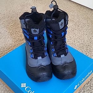 Boys winter boots Columbia size youth 1